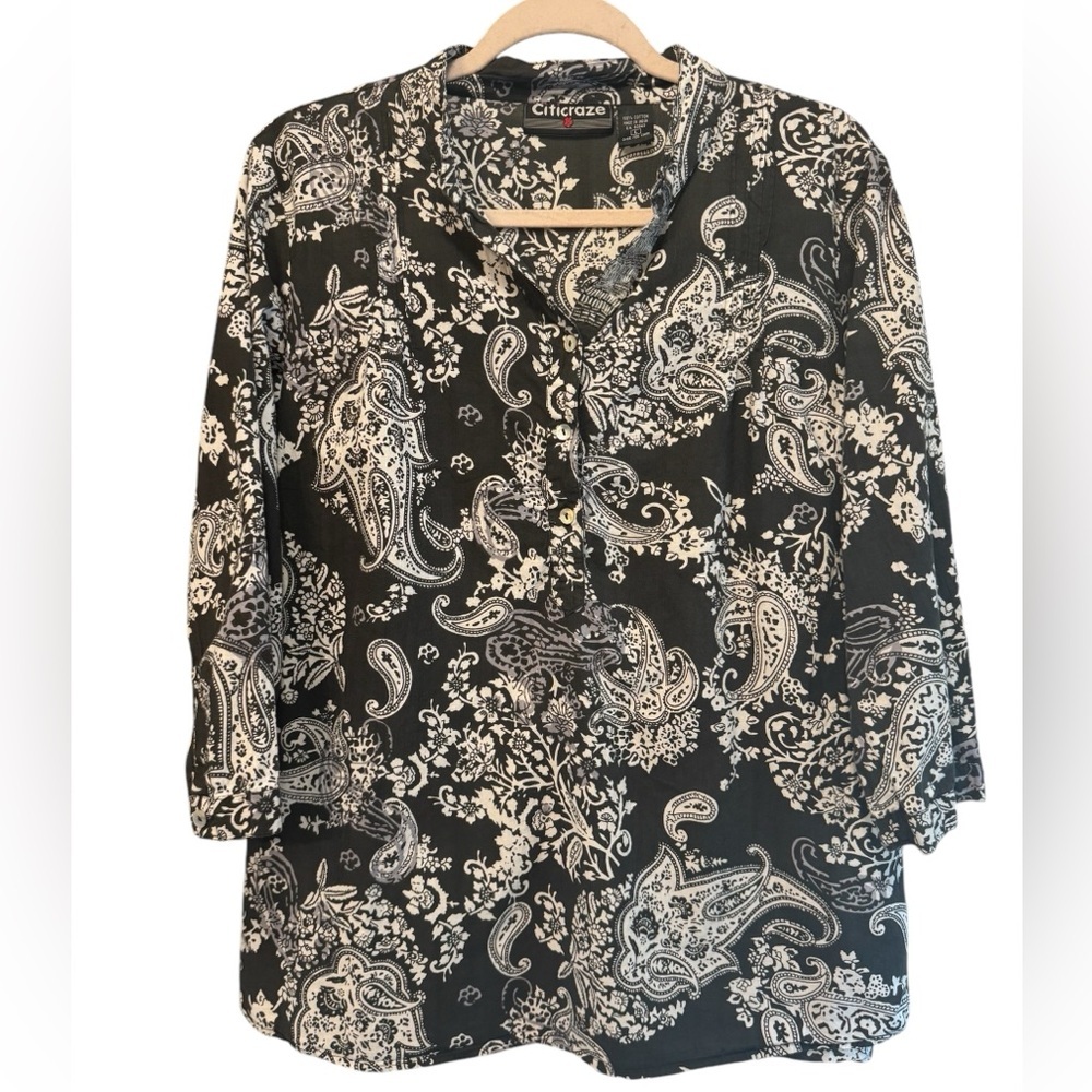 Citicraze paisley black and‎ white top, size large